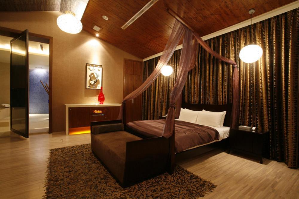 Chateau Boutique Motel Taichung Exterior foto